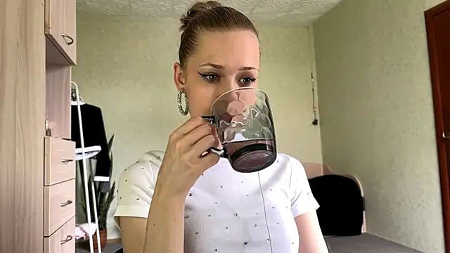 ZaidaSchwarten online show from June 2026 06:29:02 AM