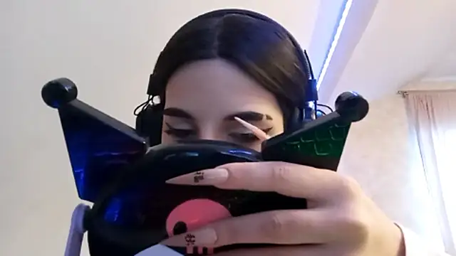 KizzieSchronce online show from December 2025 03:34:01 AM