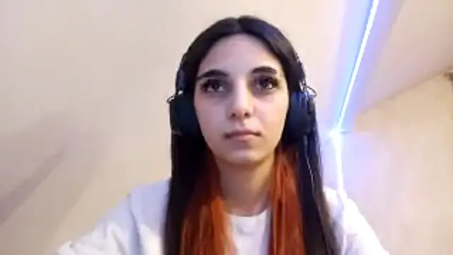 KizzieSchronce online show from December 2025 11:16:02 AM