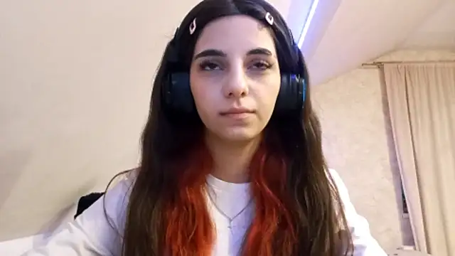 KizzieSchronce online show from December 2025 10:34:02 AM