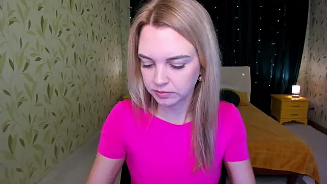 LunaFlinn online show from February 2026 04:27:01 AM