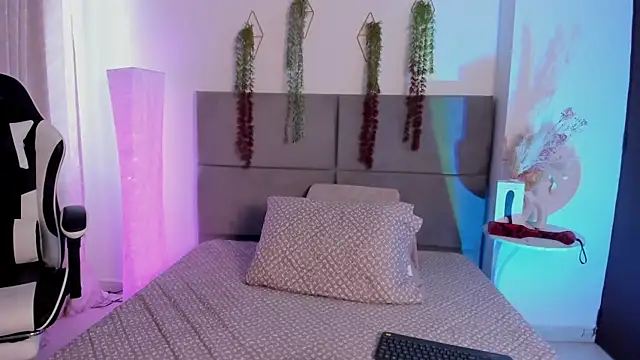 JulietaSnow online show from June 2026 06:45:02 PM