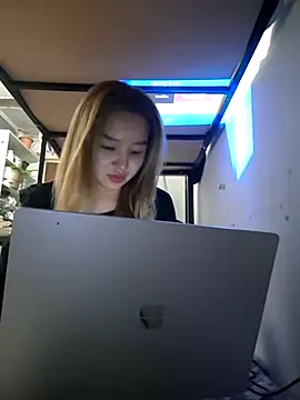 SherrylShaw online show from December 2025 05:21:01 PM