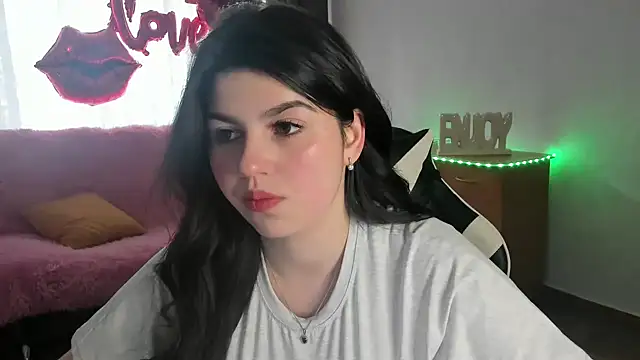 KisaModel online show from May 2026 01:03:01 AM