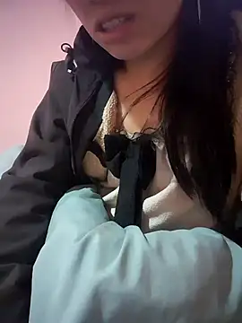 Snapshot of Layyla99 chatting on December 2025 02:22:01 PM Layyla99 online show from December 2025 02:22:01 PM