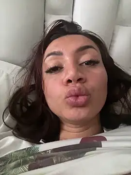 rebecagoldene online show from May 2026 10:17:02 PM