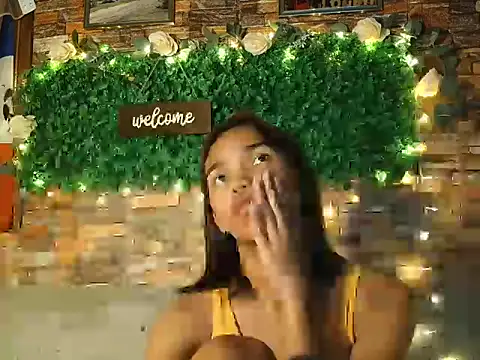 Snapshot of LaurenePh2 chatting on December 2025 10:00:02 AM LaurenePh2 online show from December 2025 10:00:02 AM