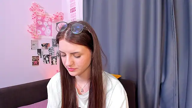 KathiGulston online show from April 2026 08:04:02 PM