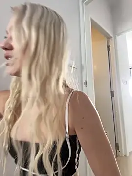 Kiss Aurora  online show from February 2026 06:18:02 AM