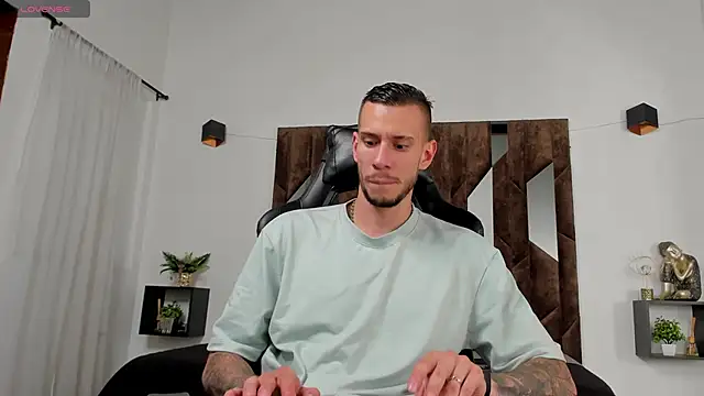 J king   online show from April 2026 09:32:02 PM