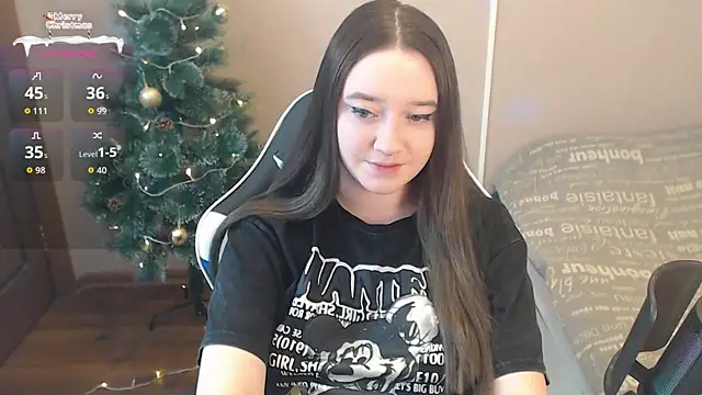 Snapshot of MonicaMoonssss chatting on December 2025 01:52:02 PM MonicaMoonssss online show from December 2025 01:52:02 PM