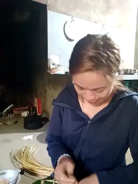 Snapshot of little-effy chatting on March 2026 08:10:02 AM little-effy online show from March 2026 08:10:02 AM