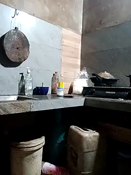 Snapshot of little-effy chatting on March 2026 10:39:01 PM little-effy online show from March 2026 10:39:01 PM