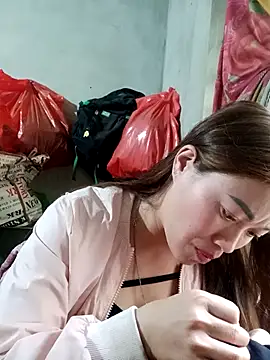 Snapshot of little-effy chatting on March 2026 02:04:02 AM little-effy online show from March 2026 02:04:02 AM