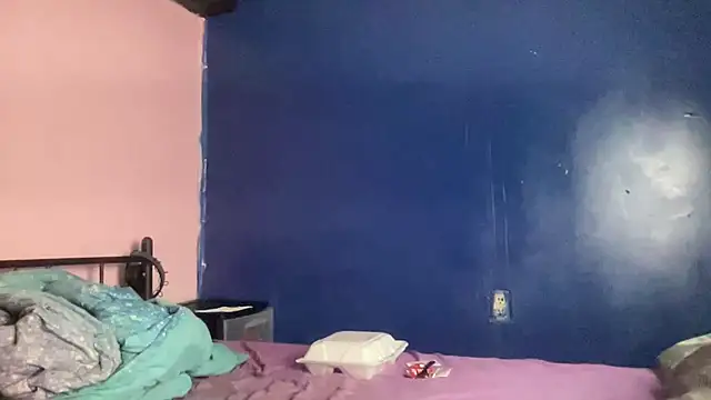 queenalliyahalecia online show from December 2025 08:49:01 PM