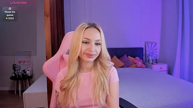 LanaMiracle online show from December 2025 03:58:02 AM