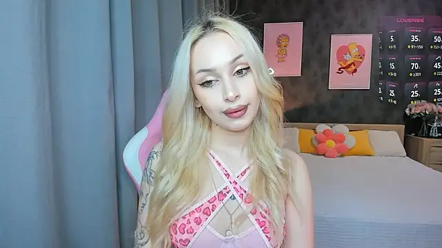 Snapshot of LanaMiracle chatting on February 2026 04:09:01 AM LanaMiracle online show from February 2026 04:09:01 AM