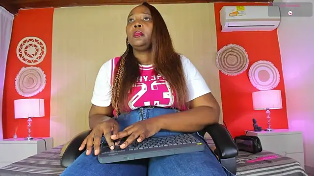 NikollSalas online show from June 2026 01:11:01 PM