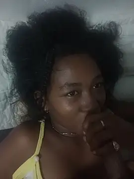 Snapshot of SkinnyAndBrunette chatting on December 2025 09:22:01 PM SkinnyAndBrunette online show from December 2025 09:22:01 PM