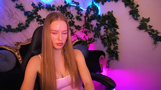 MollyyMayy online show from December 2025 05:06:02 PM