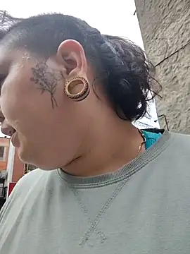 Divine Pouvoir online show from February 2026 08:07:01 PM