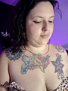 Divine Pouvoir online show from May 2026 07:52:02 PM