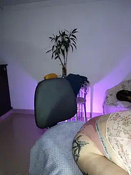 Divine Pouvoir online show from May 2026 08:06:01 PM