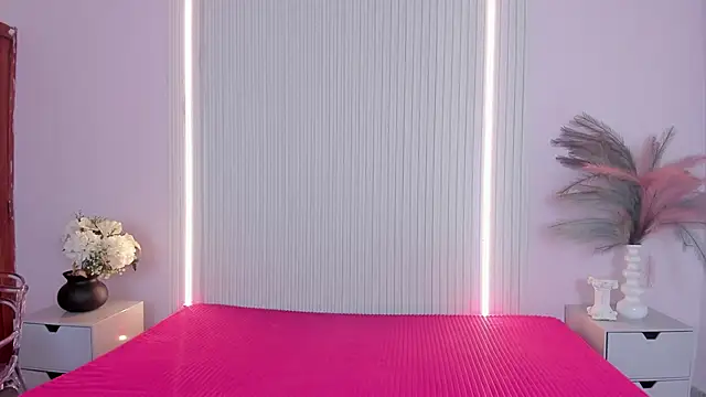 VivianOwen9 online show from March 2026 12:12:01 PM