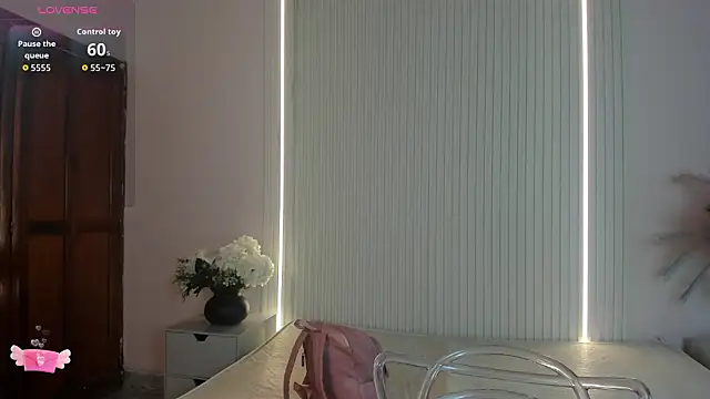 VivianOwen9 online show from March 2026 12:22:01 PM