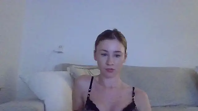 Snapshot of xxQueenxx chatting on December 2025 07:18:01 PM xxQueenxx online show from December 2025 07:18:01 PM