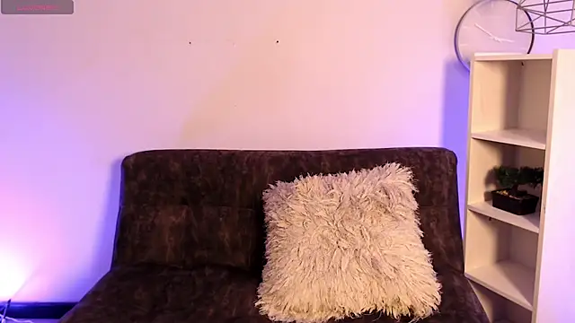 Lunaclarx online show from December 2025 12:12:02 PM