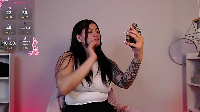 Lunaclarx online show from January 2026 12:09:02 PM