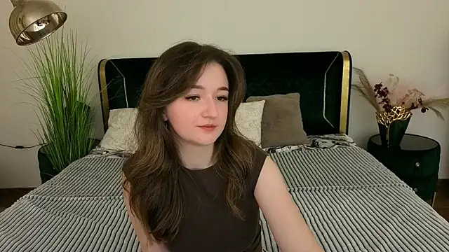 CyrenaLuxe online show from April 2026 07:50:02 PM