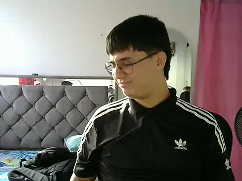 Snapshot of ken_wolflover chatting on December 2025 09:19:02 PM ken wolflover online show from December 2025 09:19:02 PM