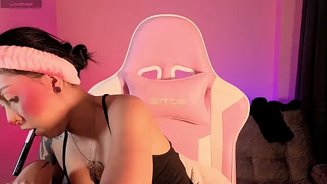 Snapshot of sharonbone chatting on April 2026 04:28:02 AM sharonbone online show from April 2026 04:28:02 AM