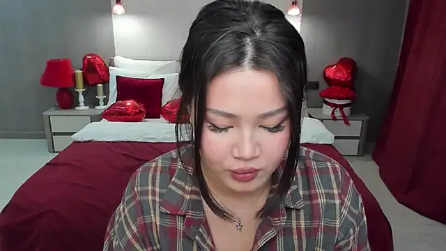 Brunette Charm online show from February 2026 06:17:02 PM