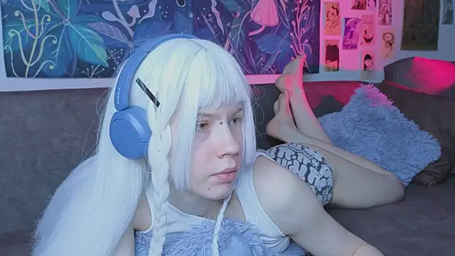 PeacchyPawss online show from May 2026 09:48:02 AM