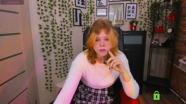 Snapshot of Soft_Flame chatting on December 2025 03:29:01 PM Soft Flame online show from December 2025 03:29:01 PM