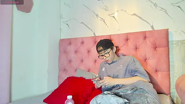 Snapshot of double_temptation2 chatting on December 2025 08:59:01 PM double temptation2 online show from December 2025 08:59:01 PM