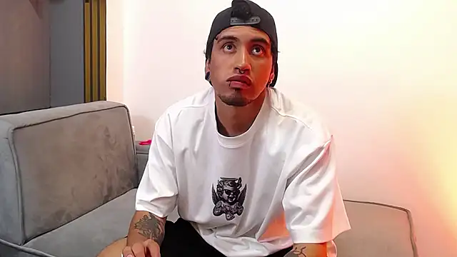 ChrisLyonss online show from December 2025 08:35:01 PM