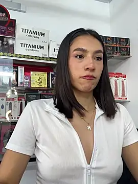 lunaluxury22 online show from March 2026 01:48:02 PM