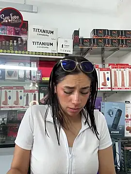 lunaluxury22 online show from April 2026 02:01:02 PM