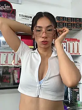 lunaluxury22 online show from April 2026 02:08:02 PM