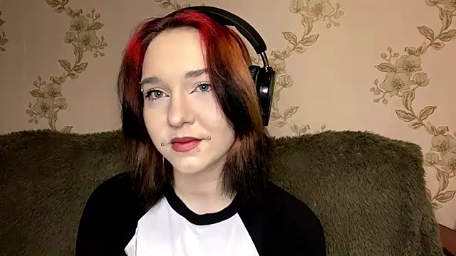 Snapshot of EmilyVeiro chatting on March 2026 06:25:01 PM EmilyVeiro online show from March 2026 06:25:01 PM