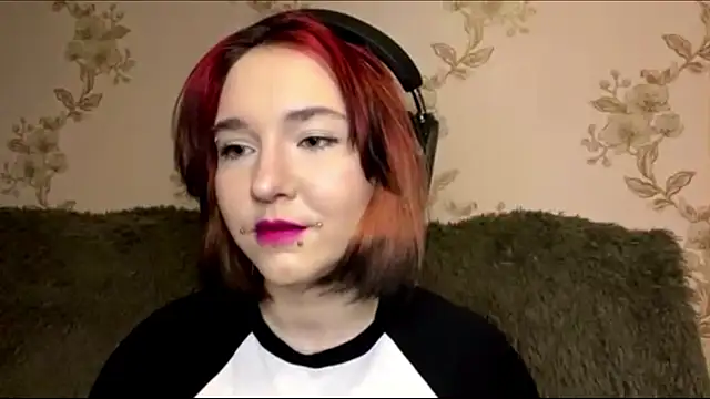 Snapshot of EmilyVeiro chatting on March 2026 05:43:01 PM EmilyVeiro online show from March 2026 05:43:01 PM