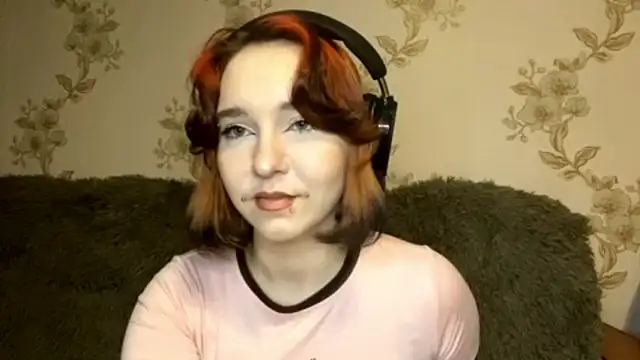 Snapshot of EmilyVeiro chatting on March 2026 05:40:01 PM EmilyVeiro online show from March 2026 05:40:01 PM