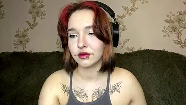 Snapshot of EmilyVeiro chatting on March 2026 05:19:02 PM EmilyVeiro online show from March 2026 05:19:02 PM