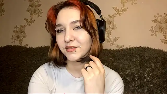 Snapshot of EmilyVeiro chatting on March 2026 05:30:01 PM EmilyVeiro online show from March 2026 05:30:01 PM