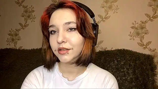 Snapshot of EmilyVeiro chatting on March 2026 03:45:01 PM EmilyVeiro online show from March 2026 03:45:01 PM