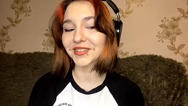 Snapshot of EmilyVeiro chatting on March 2026 04:30:02 PM EmilyVeiro online show from March 2026 04:30:02 PM